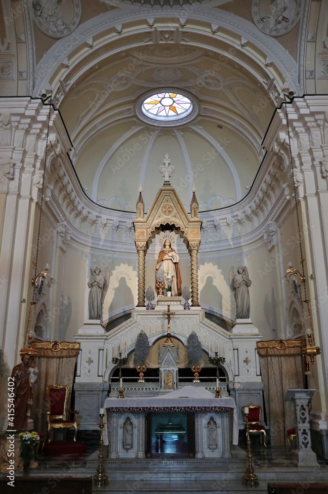 Napoli - Altare Maggiore della Chiesa di Santa Lucia Vergine al Monte