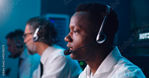 Foto Black dispatcher talking while controlling flight