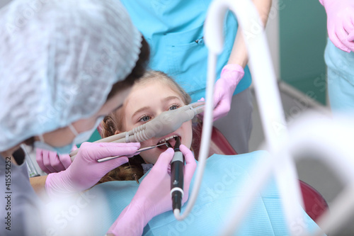 Tableau sur toile Inhalation of nitrous oxide in dentistry