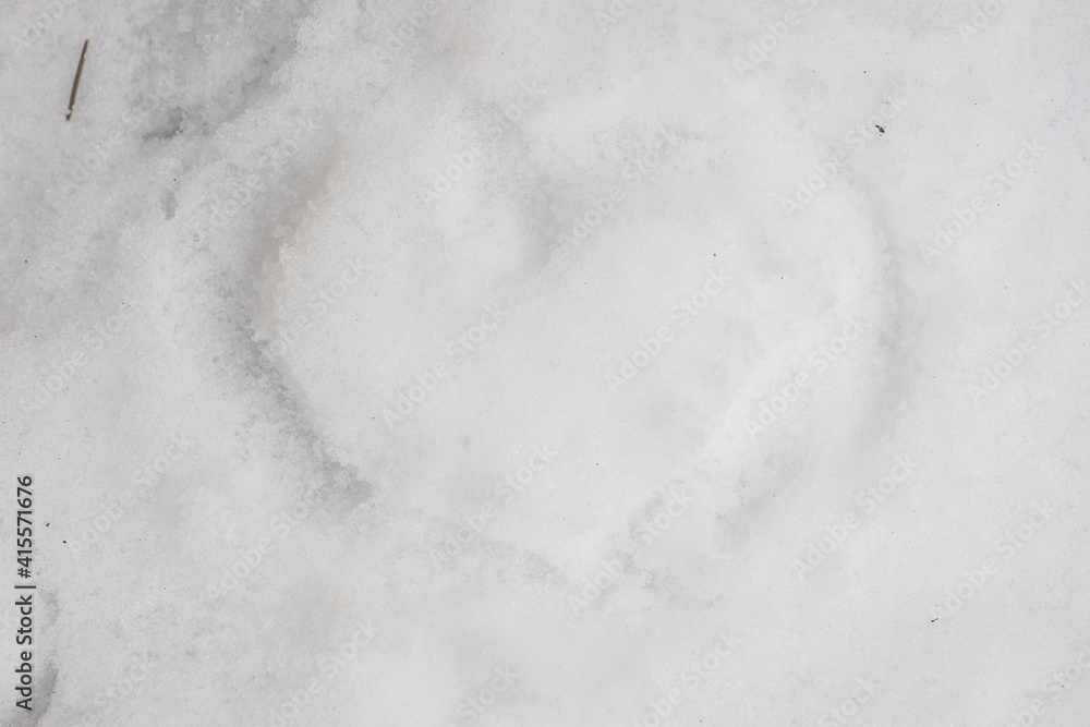 Obraz premium Heart shaped form on snow