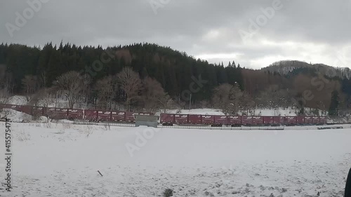 雪道を走る電車
