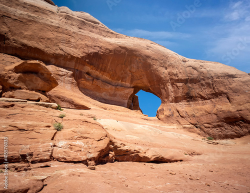 Fantastic Looking Glass Arch trail in the summertime on a partly cloudy day