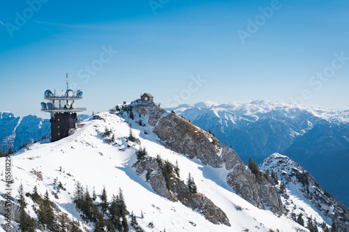 Hochkar Funkturm und Aussichtsplattform in den Göstlinger Alpen im Winter.
