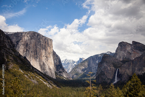 Obraz na płótnie Yosemite scenery in the clear summer sun w salonie