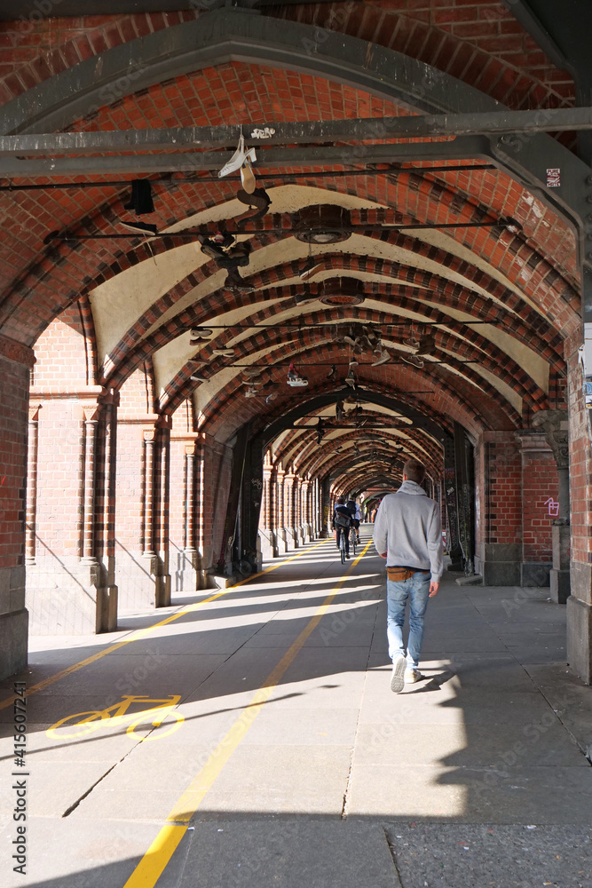 People walking and cycling through the arches of the Oberbaum bridge connecting the city quarters of Friedrichshain and Kreuzberg in Berlin, Germany, Europe
People walking and cycling through the arches of the Oberbaum bridge connecting the city quarters of Friedrichshain and Kreuzberg in Berlin, Germany, Europe