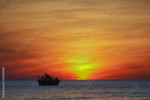 ship at sunset © Huy