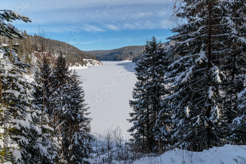 Ohra-Talsperre im Winterkleid photo