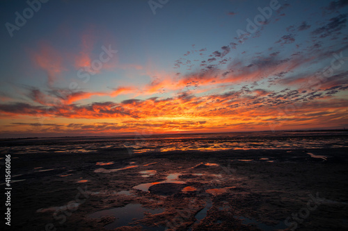 Romantischer Sonnenuntergang an der Nordsee © Holger