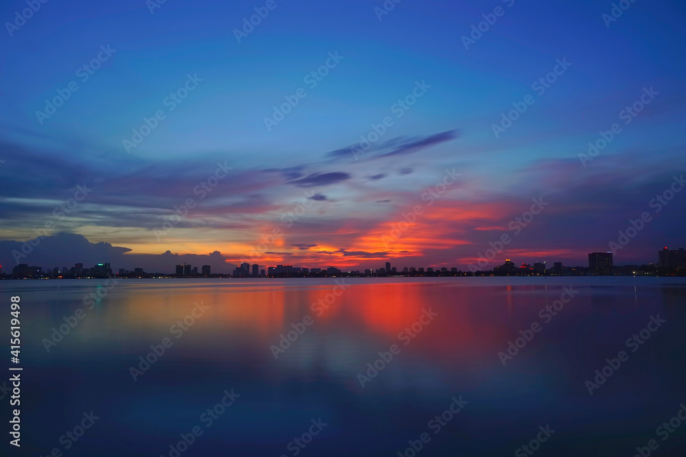 Naklejka premium sunset over the lake