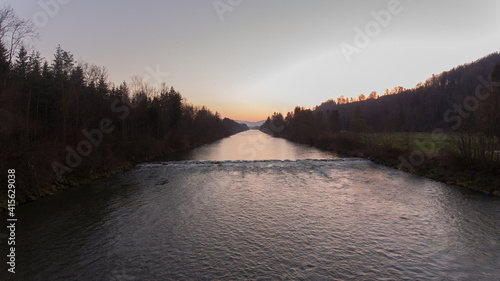 Fluss im Sonnenuntergang