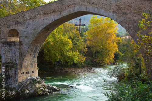 Puente Romano, Río Sella, Cangas de Onís, Parque Nacional Picos de Europa, Asturias. © JUAN CARLOS MUNOZ