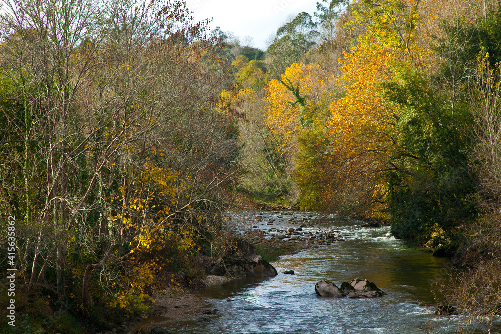 Río Piloña, Cuenca del Sella, Alrededores de Sevares, Asturias