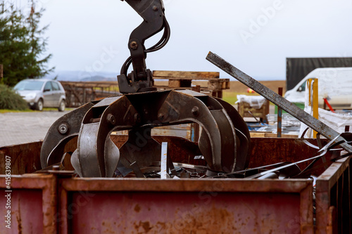 фотографія Loading scrap metal into a truck