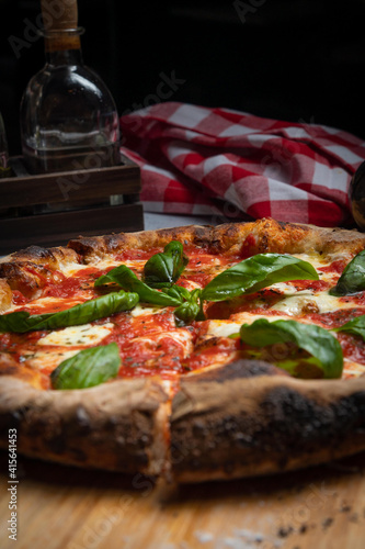 pizza margarita al carbon