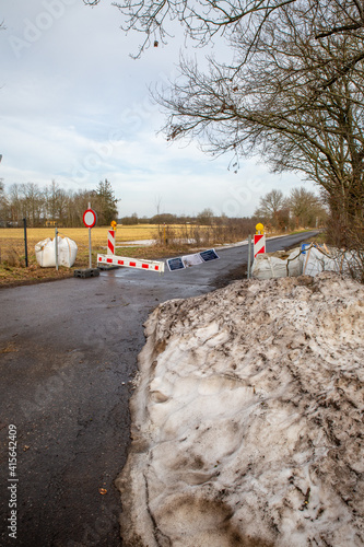 Erneute Grenzschliessung im 2. Lockdown von Corona an der Grenze zwischen Deutschland und Dänemark. Hier Grenze Kristiansmindevej / Wilmkjerweg.