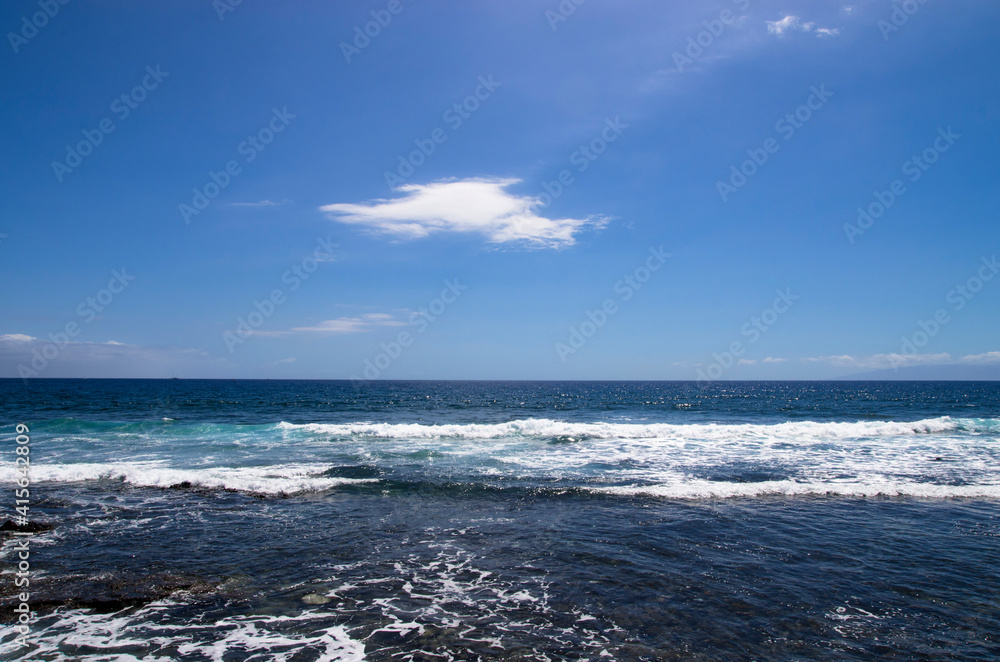 Sea landscape with horizon and surf waves