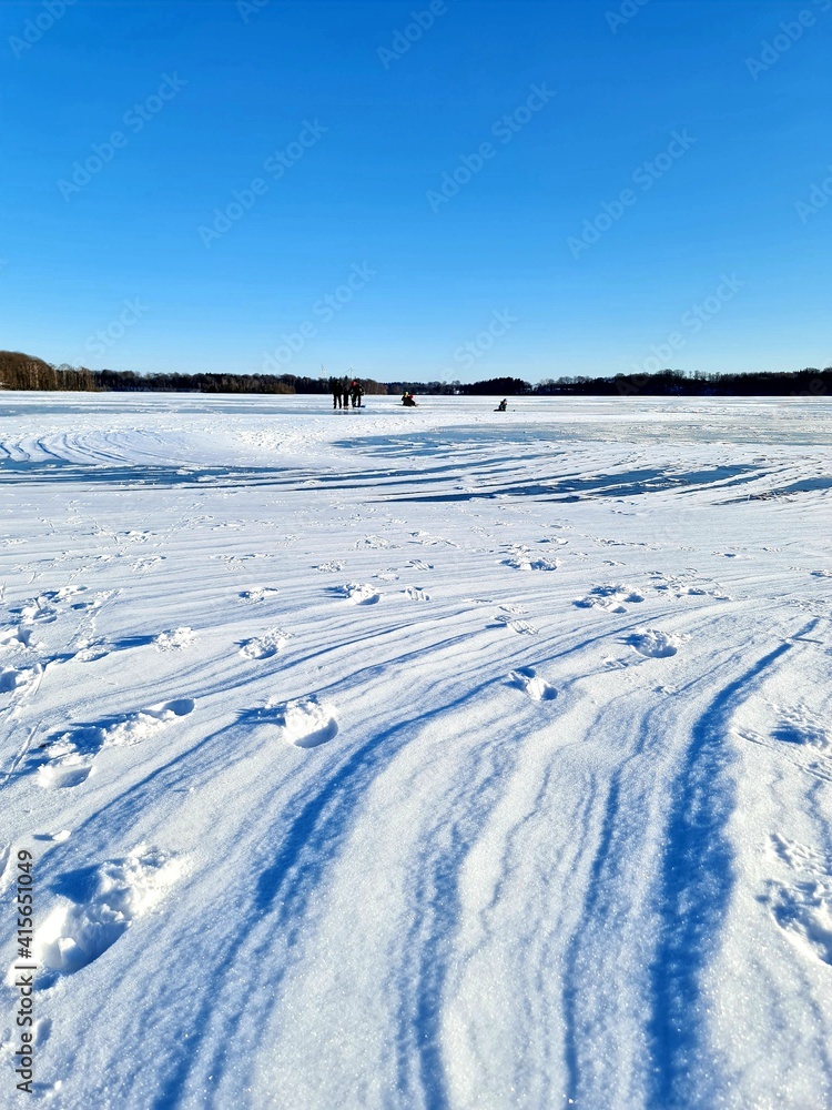 Obraz premium frozen lake in winter