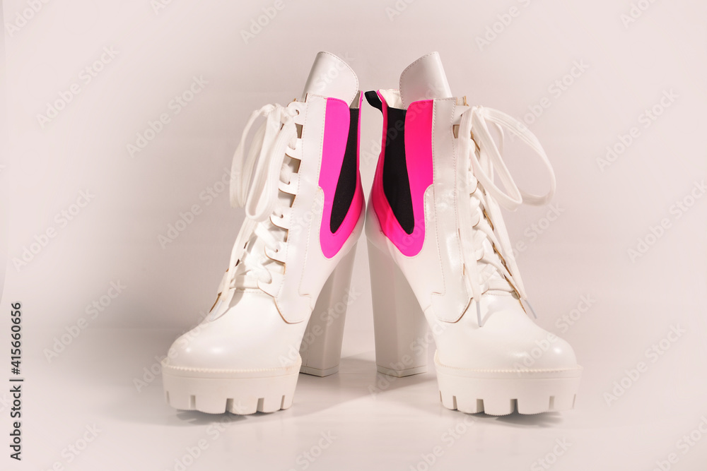 incredible shoes in white with plateau incredible shoes in white with plateau