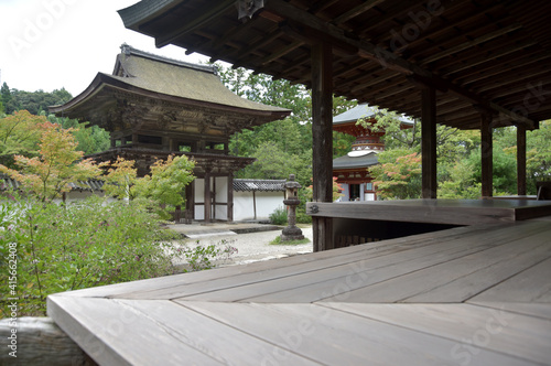 円成寺 本堂から楼門を望む 奈良市