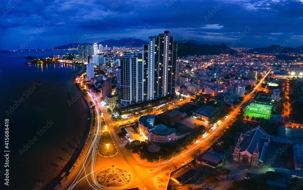 Fototapeta premium city skyline at night