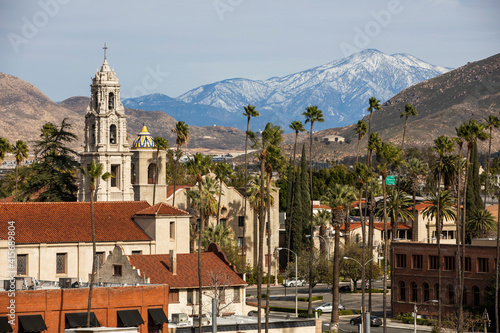 Fototapeta Naklejka Na Ścianę i Meble -  Snow capped mountain view of the historic skyline of Riverside, California, USA.