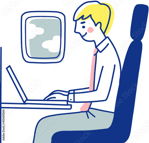 飛行機での移動中にリモートワークをする男性
