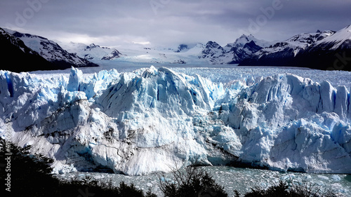 Paseo por el Parque Nacional viendo el Glaciar Perito Moreno, en el Calafate, Argentina © Yanet