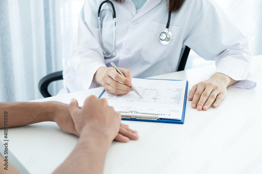 Female doctors who treat patients make an appointment to listen to the results after a physical examination and explain medical information and diagnose the disease. Medical concepts and good health Female doctors who treat patients make an appointment to listen to the results after a physical examination and explain medical information and diagnose the disease. Medical concepts and good health