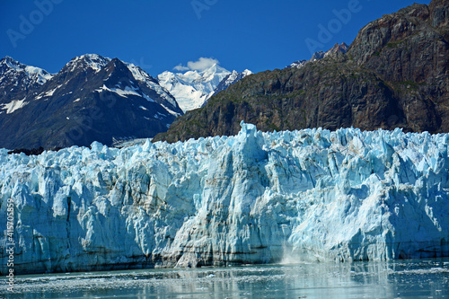 spectacular margerie glacier and surrounding mountain peaks of the fairweather range on a sunny summer day in glacier bay national park, southeast alaska © Nina