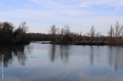 Le lac ou plan d'eau des Brotteaux, ville de Blyes, département de l'Ain, France