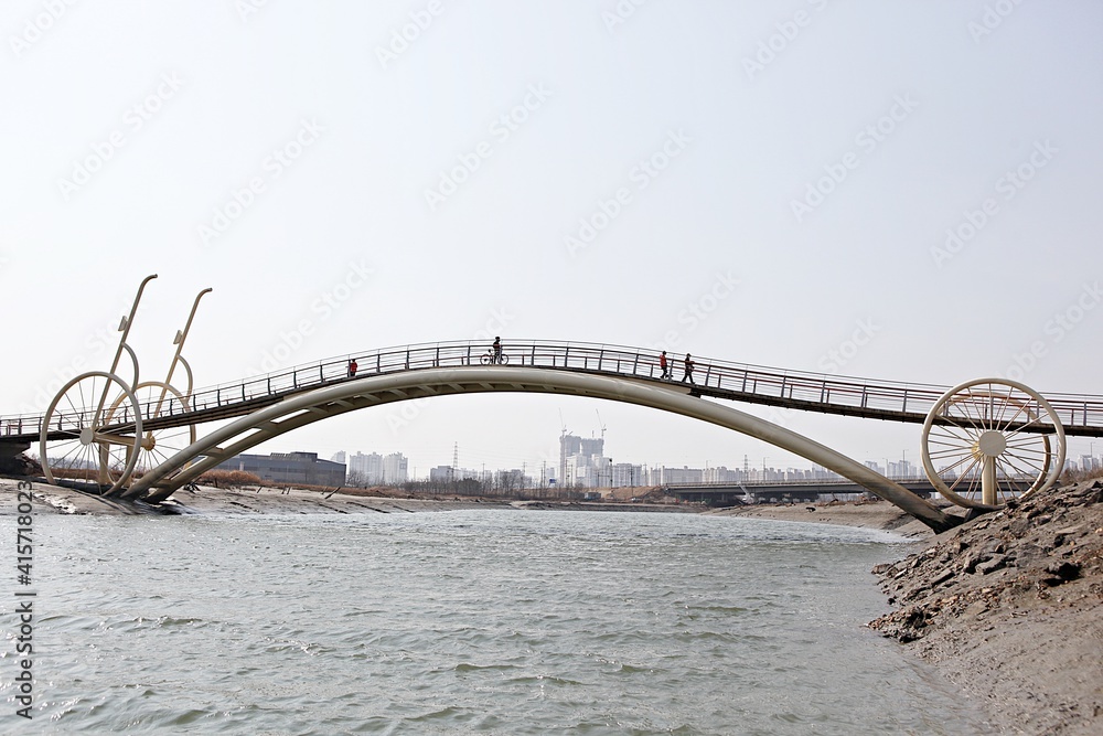 Obraz premium 한국의시흥갯골생태공원의미생의다리입니다