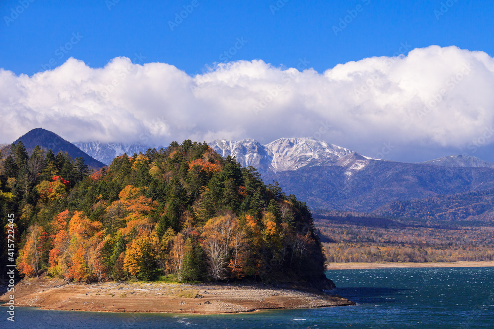 大雪山国立公園　秋の糠平湖