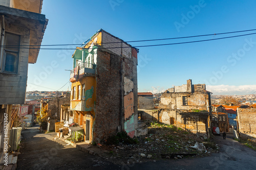 View of ramshackle houses in residential quarter Eminonu, Fatih district in Istanbul, Turkey. Shooting date 2021. © JackF