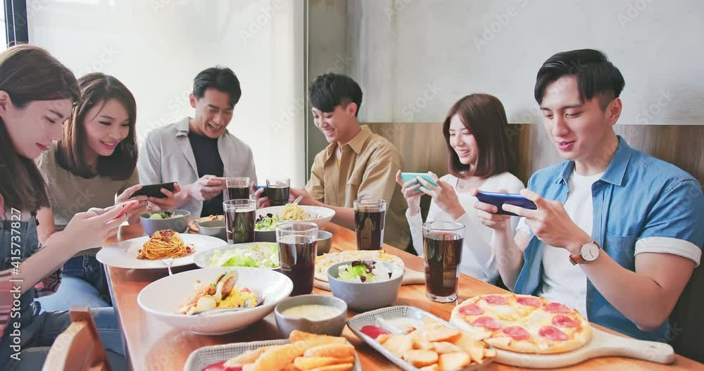 friends play mobile games together friends play mobile games together