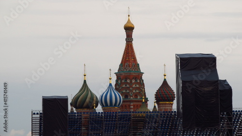 Kreml na tle sceny i rusztowania, Moskwa, Rosja