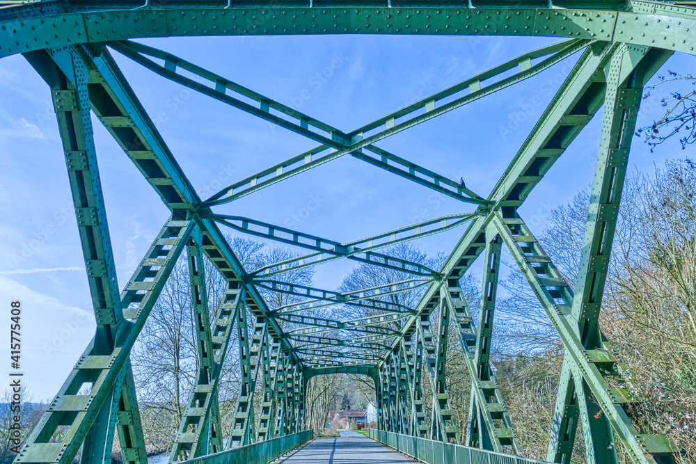Ehemalige Eisenbahnbrücke an der Ruhr in Essen Steele