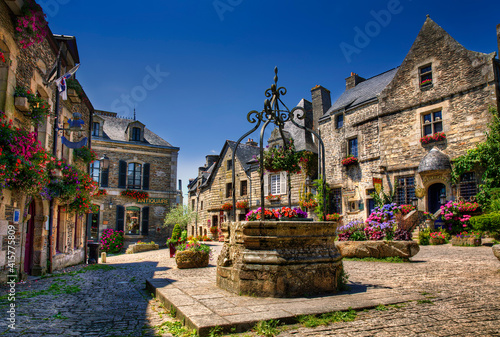 Canvas Print City Square of Rochefort en Terre, Brittany