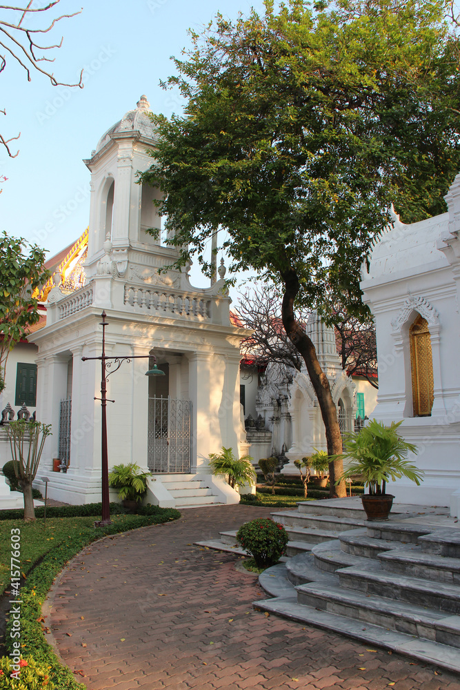 Obraz premium buddhist temple (Wat Ratchabophit) in bangkok (thailand) 
