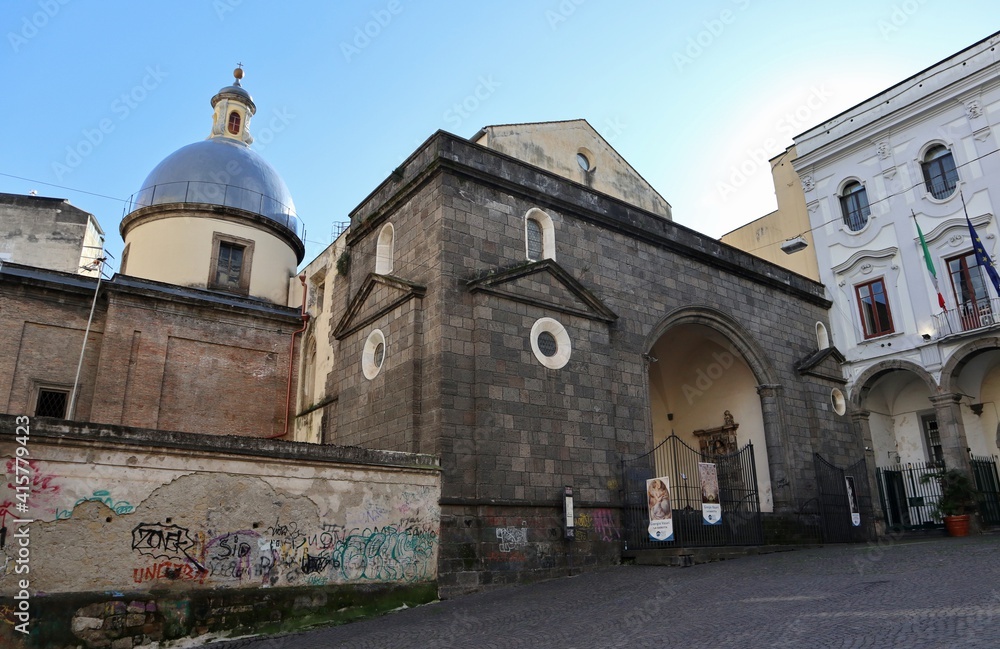 Napoli - Chiesa di Sant'Anna dei Lombardi da Piazza Monteoliveto