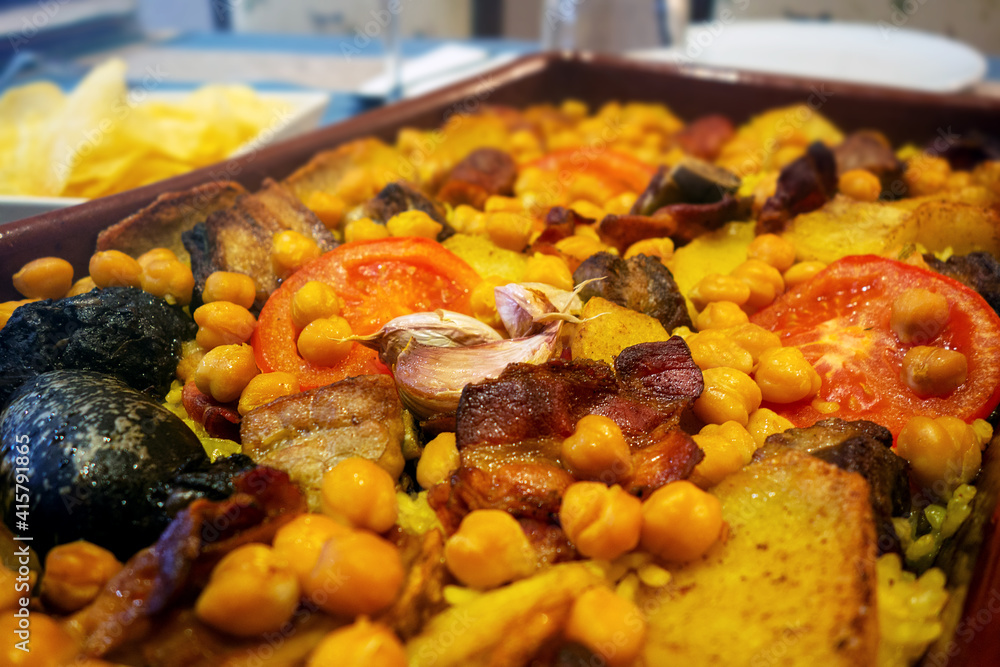 Típico arroz al horno valenciano Típico arroz al horno valenciano