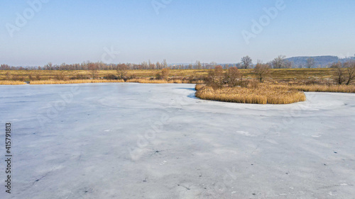 stawy i jeziora w polderze Buków, suchy zbiornik przeciwpowodziowy zimą na Śl...