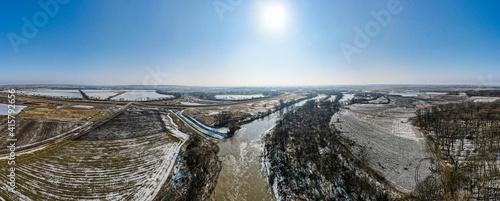 rzeka Odra w zimie na Śląsku z lotu ptaka, suchy zbiornik przeciwpowodziowy R...