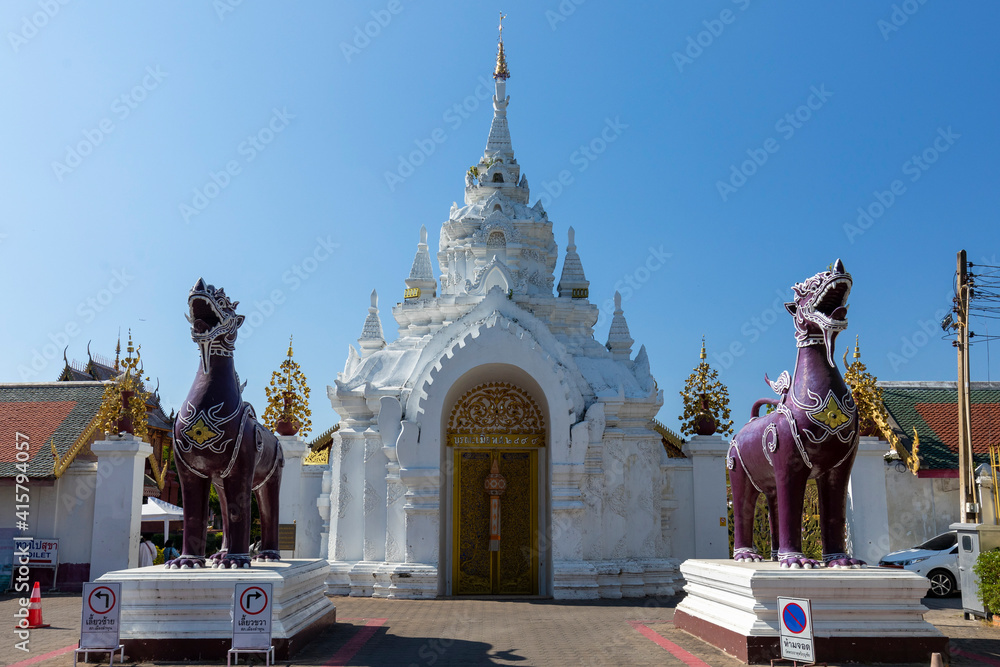 タイ国ランプーン県の寺院ワット・プラタート・ハリプンチャイ