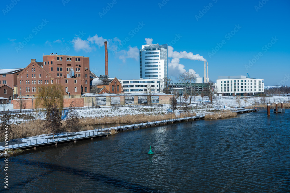 Obraz premium Industrie- und Bürogebäude in Heilbronn am Neckar