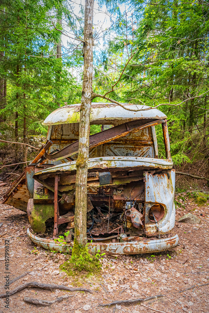 Fototapeta premium Kirkoe Mosse Bilkyrkogard Old Van