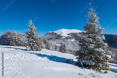 mountain trip in the snow © Pinosub