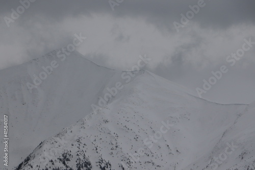 Zawierucha w Tatrach, zła pogoda w górach, zadyma, śnieżyca photo