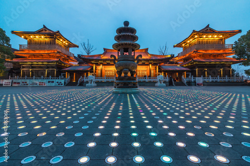 Bautiful temple with lights in the evening © Enock