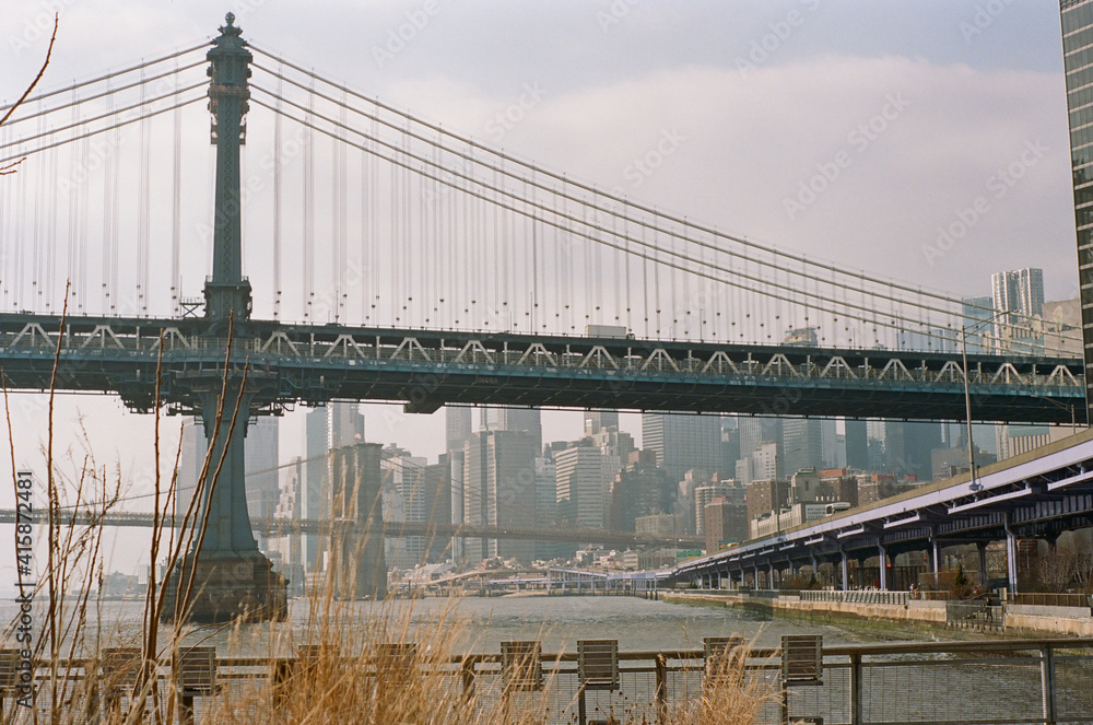 Obraz premium Two bridges in manhattan