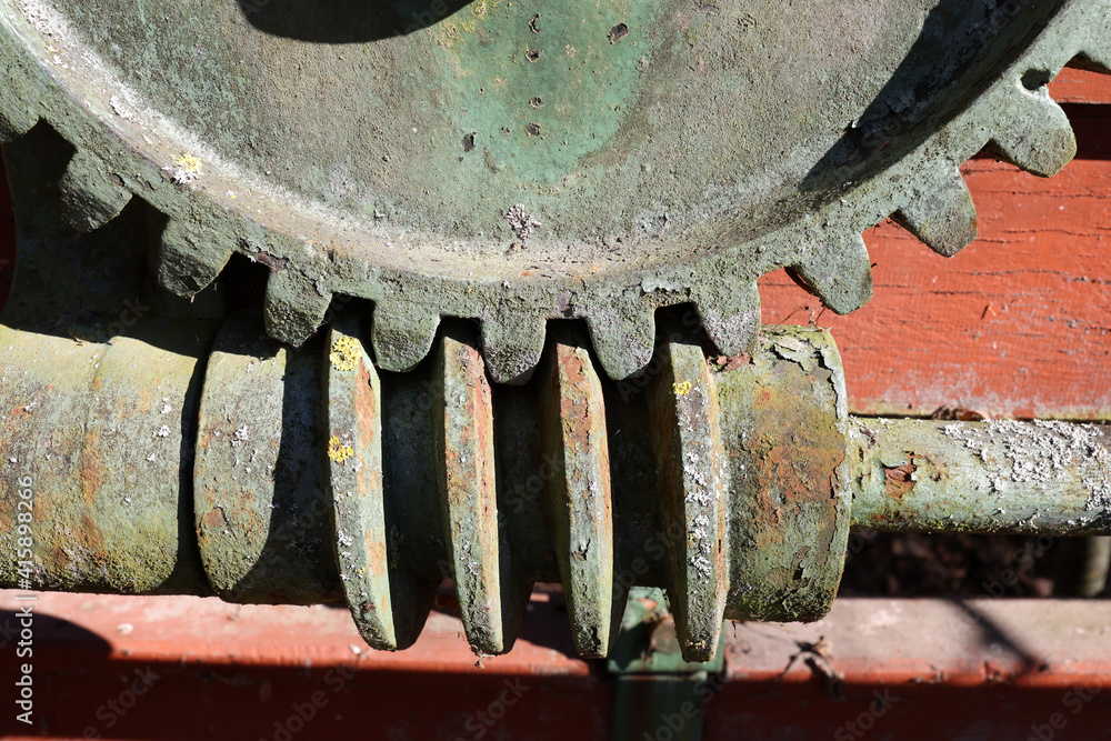 Old mechanism with a cogwheel and a worm gear Old mechanism with a cogwheel and a worm gear